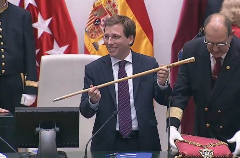 Martínez-Almeida toma la vara de mando