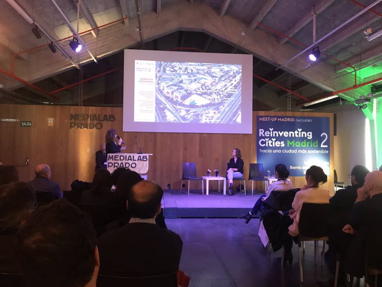 Silvia Villacañas presenta la parcela del barrio del Aeropuerto