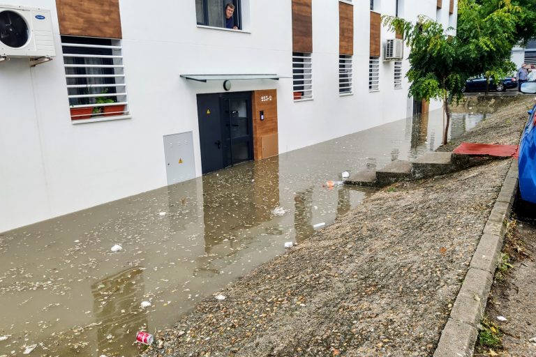 Inundación en el barrio del Aeropuerto