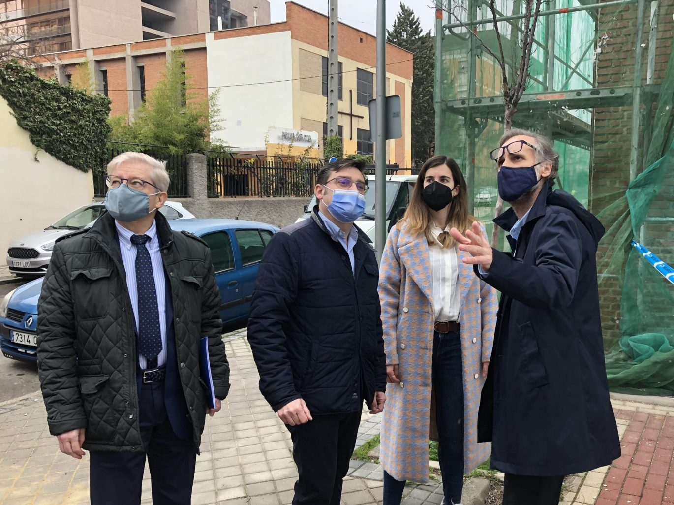 Acosta, González y Miranda visitan el barrio del Aeropuerto